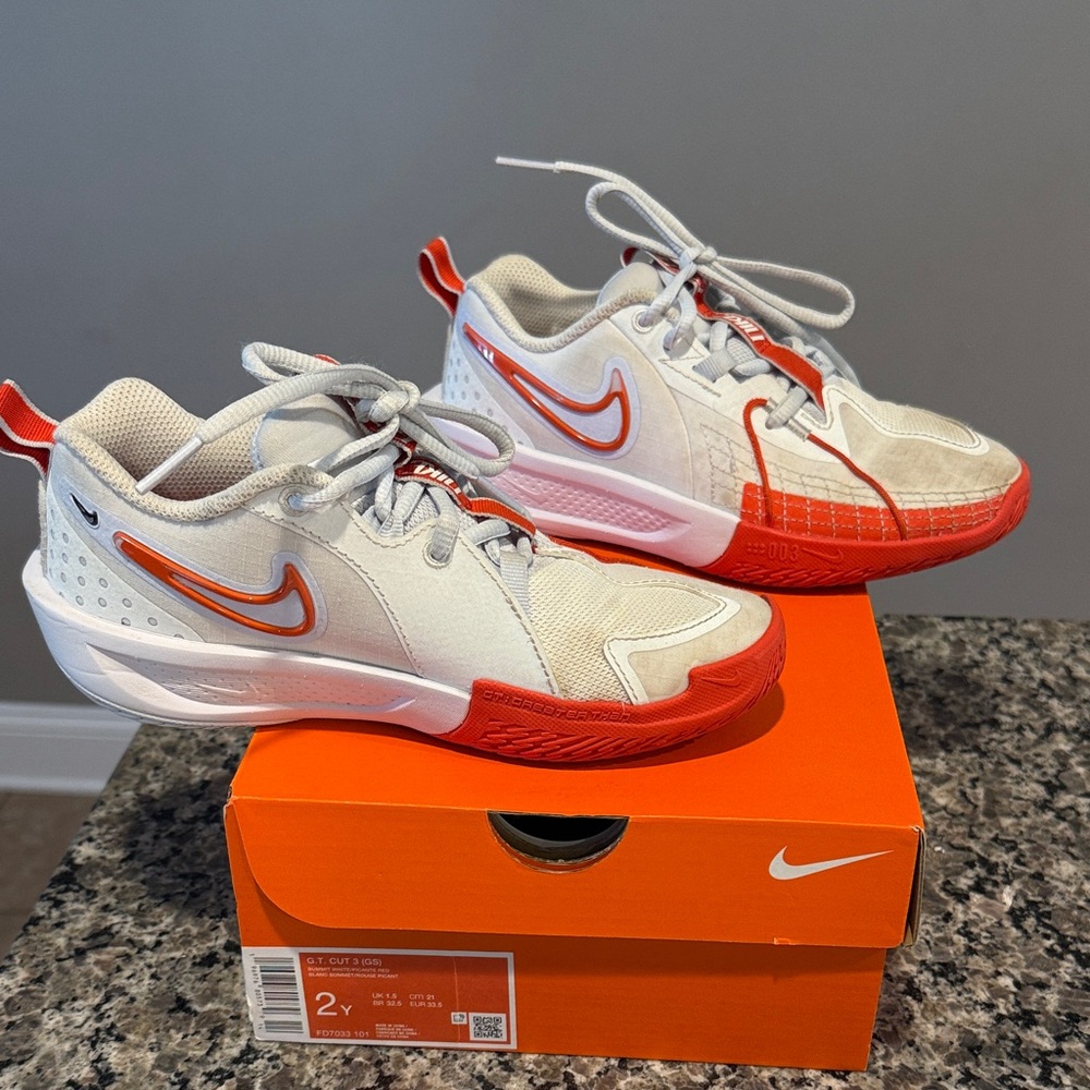 Nike Red and White GT Cut (GS) summit white/picante red 2Y
